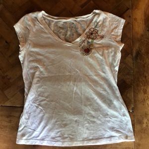 Adorable t shirt with embroidery